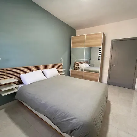 Private Bedrooms With Shared Bathroom & Kitchen Homestay *