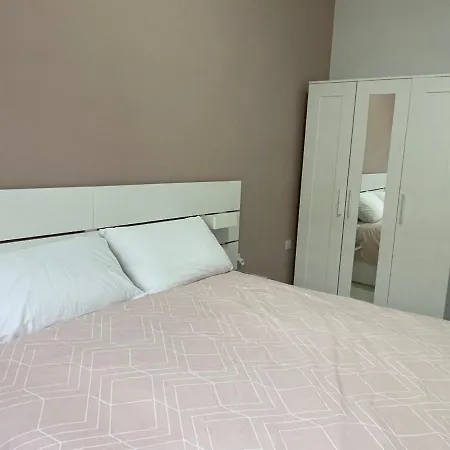 Homestay Private Bedrooms With Shared Bathroom & Kitchen