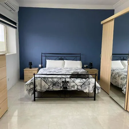 Private Bedrooms With Shared Bathroom & Kitchen *