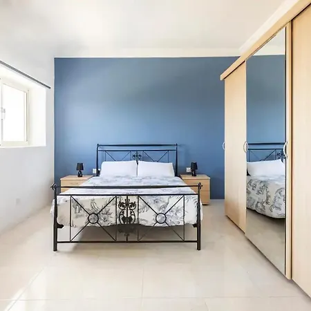 Private Bedrooms With Shared Bathroom & Kitchen Homestay Mosta